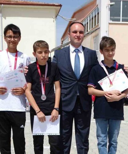 Hisarcık’ta yarışmalarda dereceye giren öğrenciler ödüllendirildi