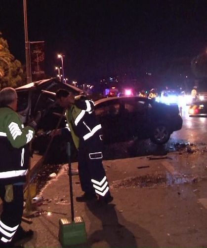 Kartal’da aşırı hız yapan sürücü park halindeki araçlara çarptı: 1 yaralı