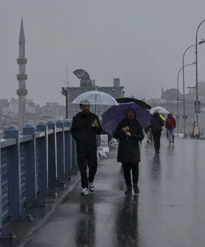 İstanbul’da Sağanak Alarmı! Okullar Tatil Edildi, Motosikletlere Trafik Yasağı Geldi