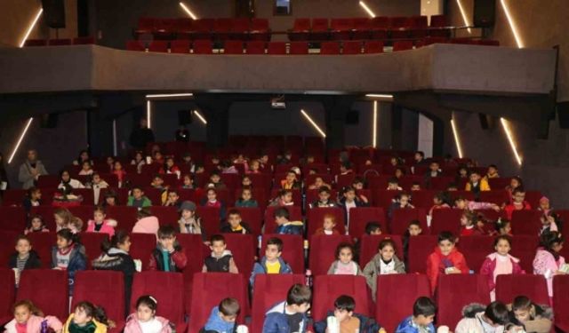 Dijital sinema salonu minikleri misafir etti