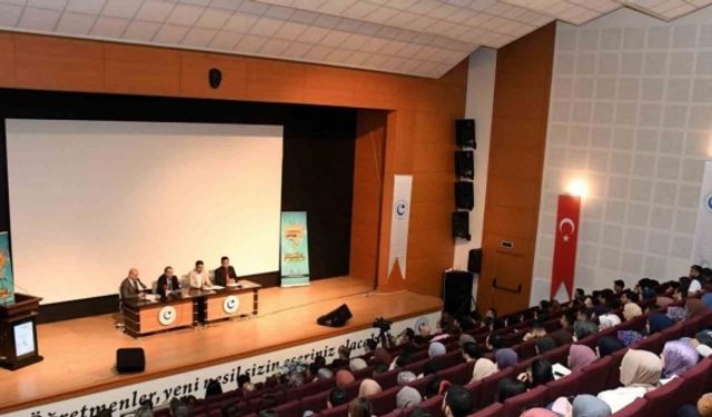 “12 Mart İstiklal Marşı’nın Kabulü ve Mehmet Akif Ersoy’u Anma Günü” konulu panel düzenlendi