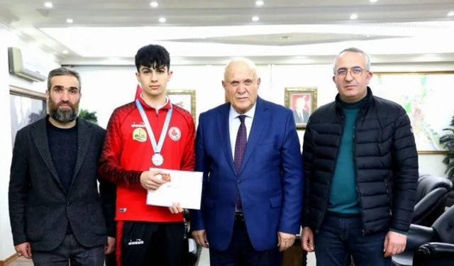 Başkan Pekmezci Kung Fu Türkiye İkincisini altınla ödüllendirdi