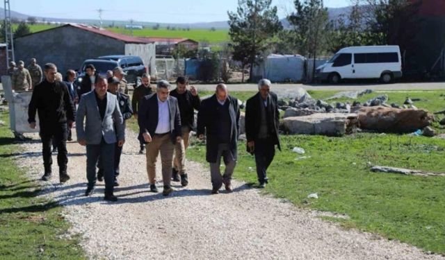 Ergani Kaymakamı Karaaslan, kırsal mahalleleri ziyaret edip talepleri dinledi