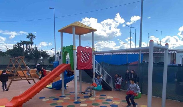 Hatay Büyükşehir Belediyesi’nden 20 konteyner kente çocuk oyun alanı