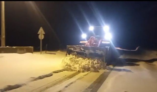 Kar ve tipiden kapanan Adilcevaz-Malazgirt karayolu ulaşıma açıldı