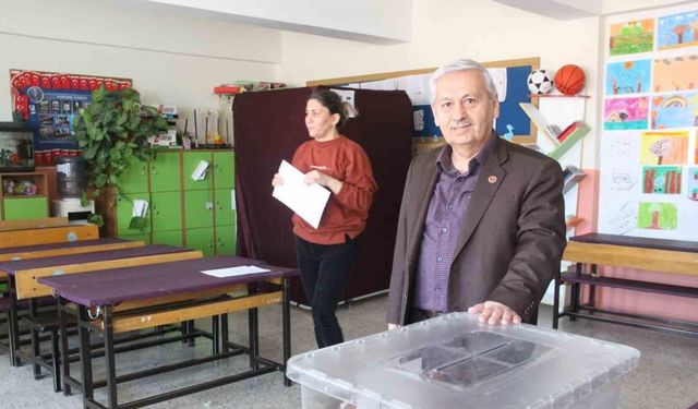 Karaman’da okullara sandık ve oy kullanma kabinleri yerleştirildi