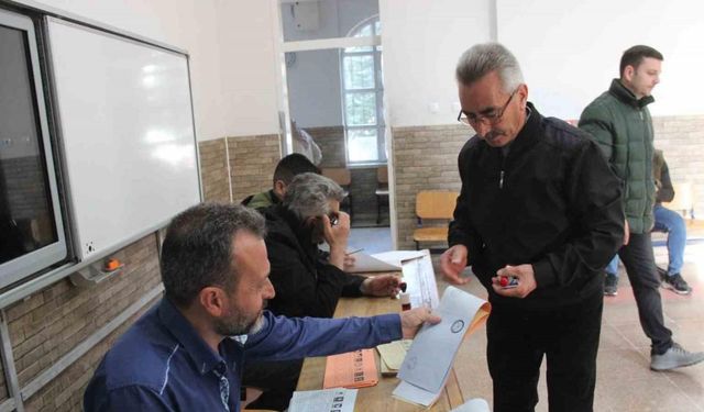 Karaman’da oy kullanma işlemi başladı