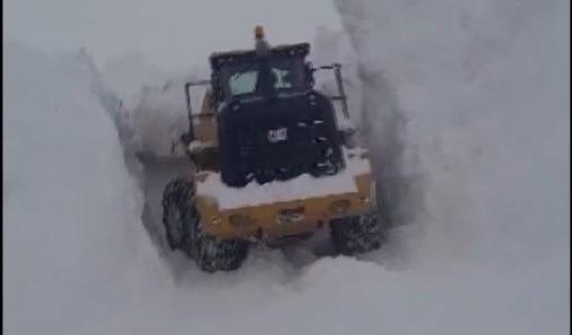 Karlıova’da yüksek rakımlı tepelerde karla mücadele