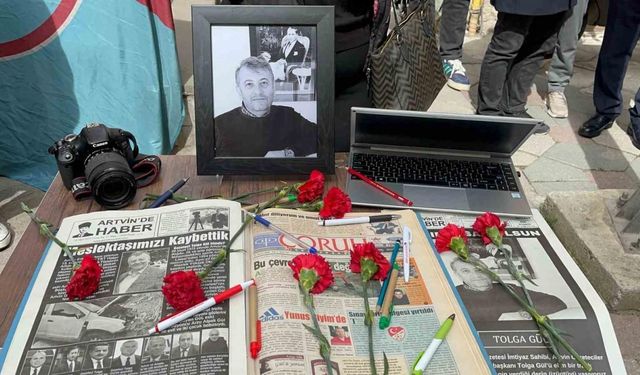 Trafik kazasında hayatını kaybeden İHA Artvin eski muhabiri son yolculuğuna uğurlandı