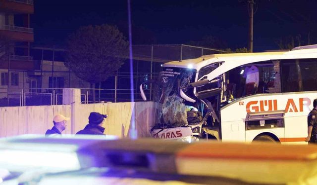Aksaray’da kontrolden çıkan otobüs bahçe duvarına çarptı: 8 yaralı