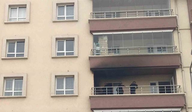 Ankara’da evin balkonunda yangın