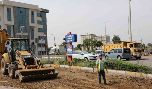 Aydın Büyükşehir Belediyesi Nazilli Alparslan Türkeş Bulvarı’nda kazı çalışmalarına başladı