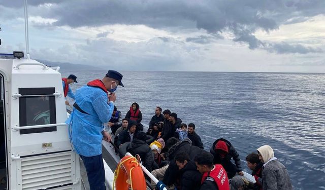 Ayvacık açıklarında 29 kaçak göçmen kurtarıldı
