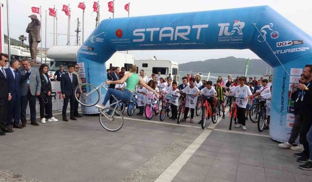Cumhurbaşkanlığı Bisiklet Turu’nda 59 çocuğa bisiklet hediye edildi