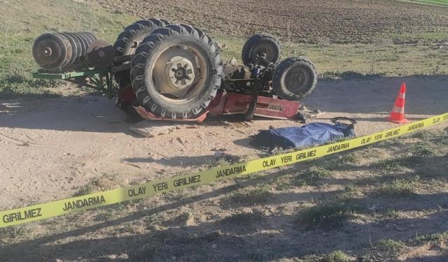 Devrilen traktörün altına kalan şahıs hayatını kaybetti