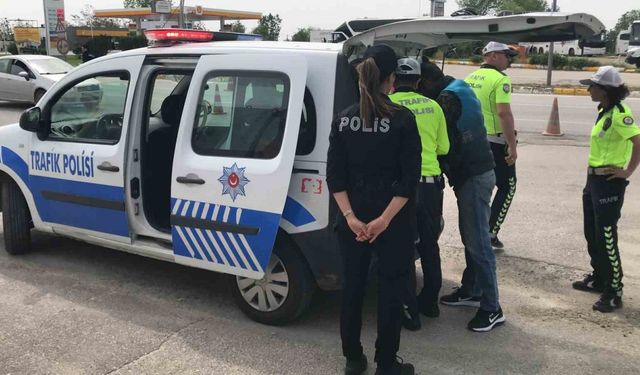 Edirne’de ’pes’ dedirten olay: İçi yolcu dolu minibüsün şoförü alkollü çıktı