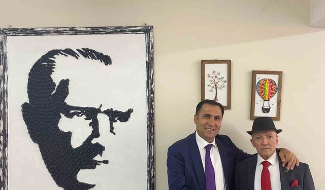 Geri dönüşüm malzemeleriyle yapılan Atatürk portresi büyük beğeni topladı
