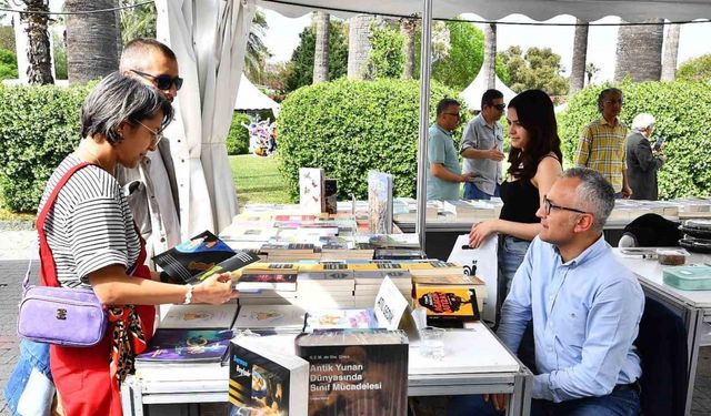 İzmir Kitap Fuarı kitapseverlerin Kültürpark özlemini giderdi