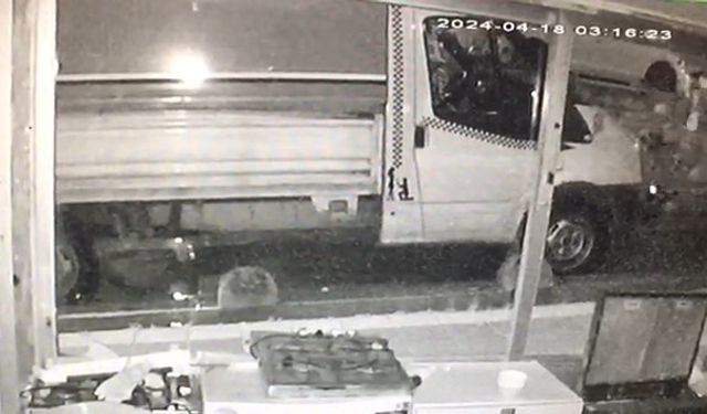 Kadıköy’de bıçaklı saldırı kamerada