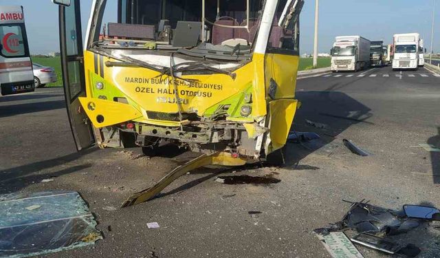 Mardin’de tır ile halk otobüsü çarpıştı: 12 yaralı