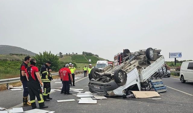Mersin’de lastiği patlayan kamyonet devrildi, sürücü öldü