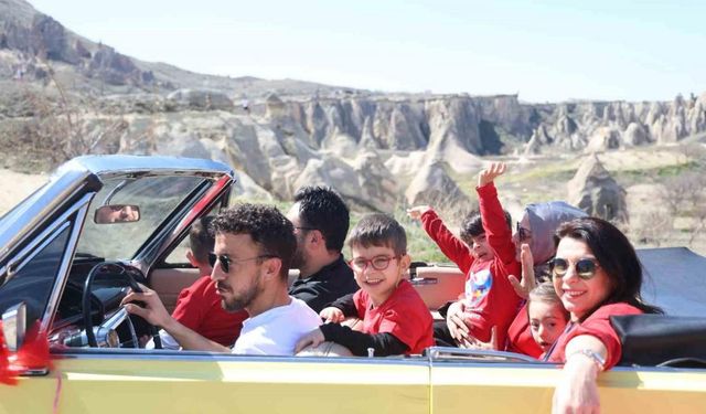 Otizmli çocuklar klasik arabalar ile Kapadokya turu yaptı