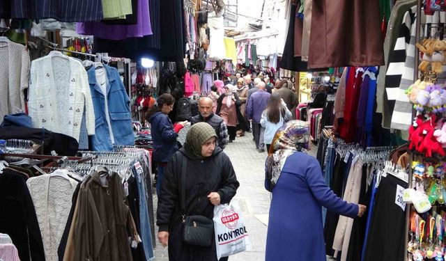 Ramazan Bayramı öncesinde çarşı pazarda alışveriş  yoğunluğu