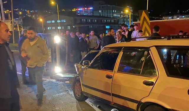 Rize’de iki otomobil kafa kafaya çarpıştı: 7 yaralı