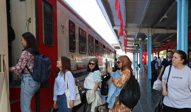"Turistik Diyarbakır Ekspresi" ile Diyarbakır’a gelenler kente hayran kaldı