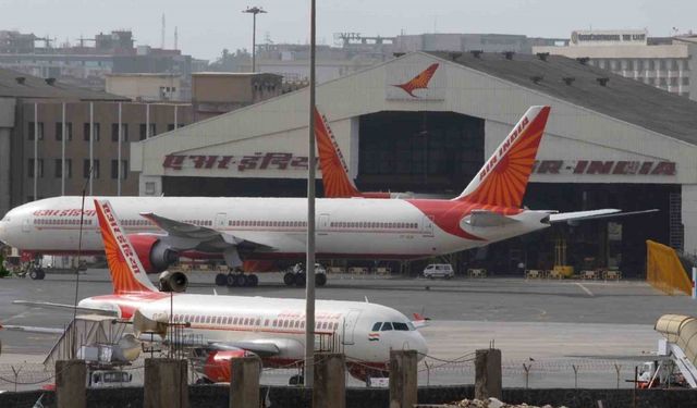 Air India Express, 100’den fazla kabin memurunun hastalık izni alması nedeniyle 90’dan fazla uçuşu iptal etti