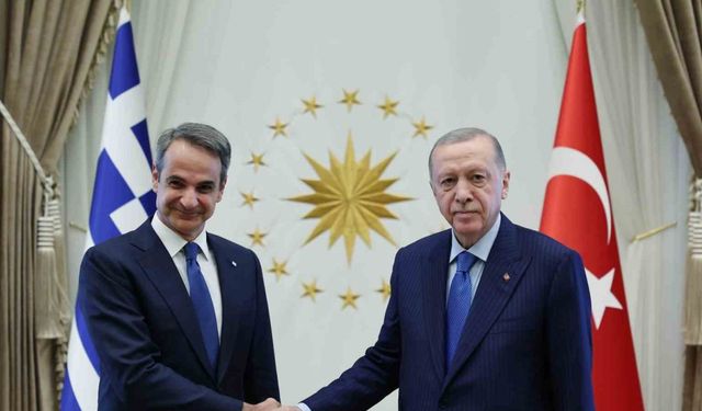 Cumhurbaşkanı Erdoğan’ın Yunanistan Başbakanı Miçotakis ile Cumhurbaşkanlığı Külliyesi’ndeki görüşmesi başladı.