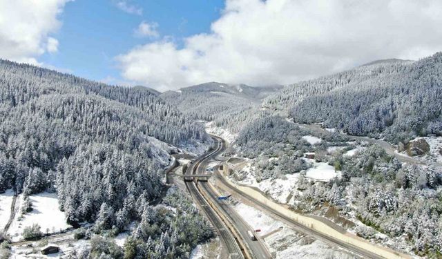 Mayıs ayında yağan kar Ilgaz Dağı’nı beyaza bürüdü