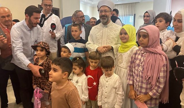 Diyanet’in Mekke’deki ’Çocuk Kafilesi’ hacı adayı anne babaları rahatlatıyor