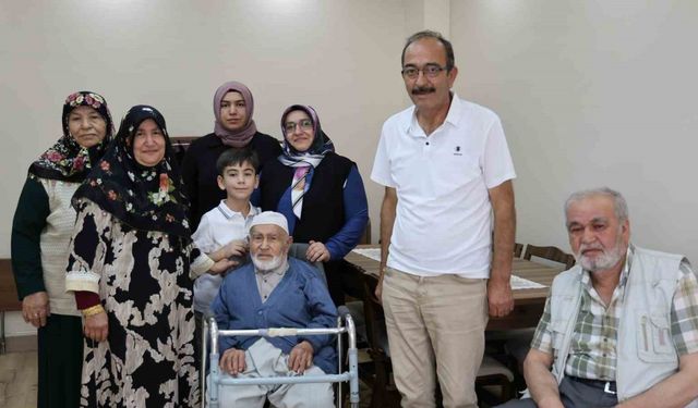 108 yaşındaki Kadir dede "Türkçe ezan" baskısını anlattı