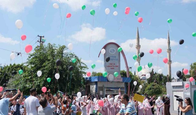 Adana’da çocuklar, Filistin’de ölen akranları için gökyüzüne balon bıraktı