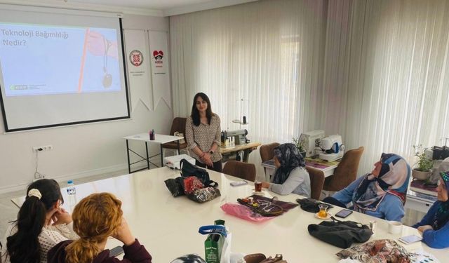 ADEM kursiyerlerine ‘Madde Bağımlılığı ve Teknoloji Bağımlılığı’ konularında eğitim verildi