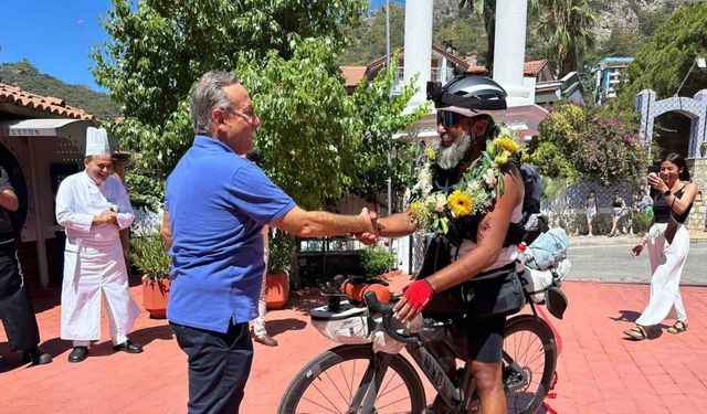 Almanya’dan bisiklet ile Fethiye’ye geldi