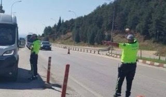 Bilecik’te 1 araç trafikten men edilirken 86 araç sürücüsüne 143 bin TL ceza