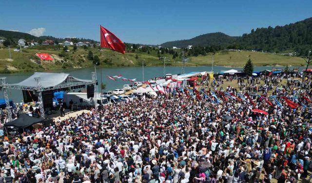 Binlerce kişinin katıldığı Akyazı Acelle Yaylası Şenlikleri’nde büyük coşku