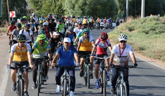 Bisiklet tutkunları Klaus Schmidt için pedal çevirdi