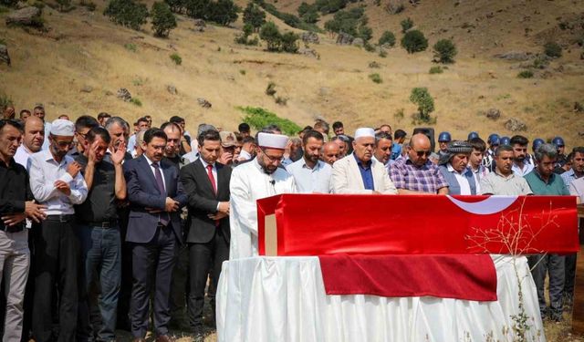 Böbrek yetmezliğinden hayatını kaybeden Gazi Arslan son yolculuğuna uğurlandı