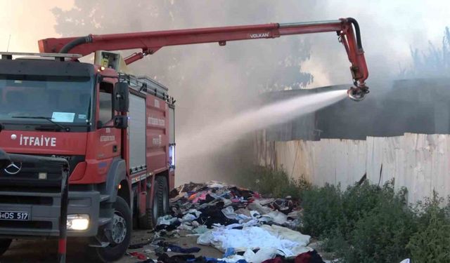 Bursa’da fabrika yangını: Ekiplerin müdahalesi sürüyor