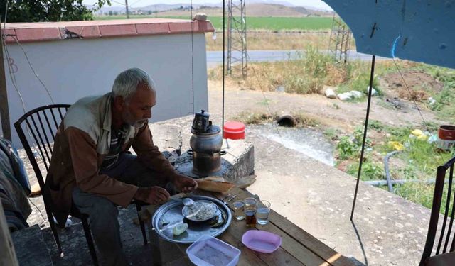 Çeyrek asırdır tarla suluyor