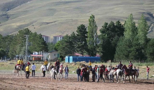 Cirit müsabakasında atlar çarpıştı yürekler ağızlara geldi