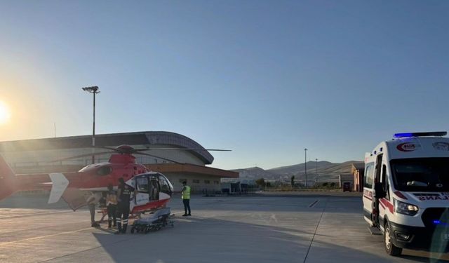 Doğum hastası kadın için helikopter ambulans havalandı