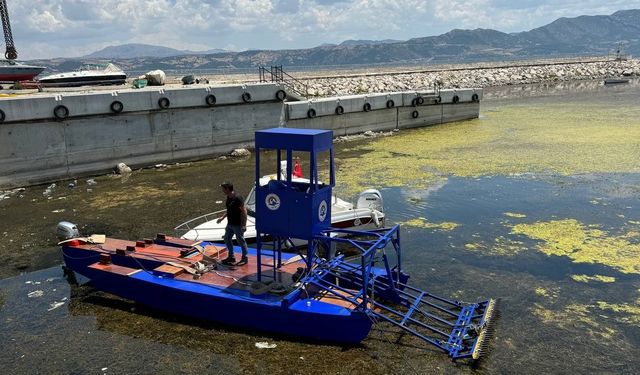 Eğirdir Gölü yüzeyindeki yosunlar temizlenecek