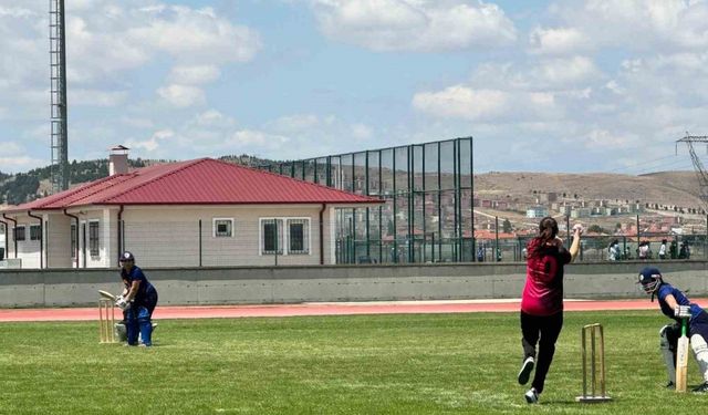 Kriket Büyük Kadınlar Açık Alan birinci ayak müsabakaları başladı