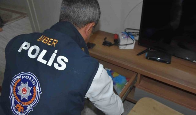 Mersin’de müstehcen yayın operasyonu: 5 tutuklama