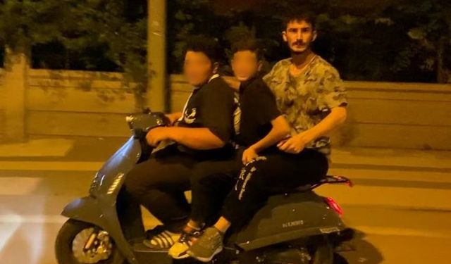 Motosiklette 2’si çocuk 3 kişinin tehlikeli yolculuğu kamerada