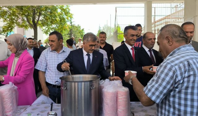 Niğde Şehit Aileleri Derneği’nden aşure ikramı